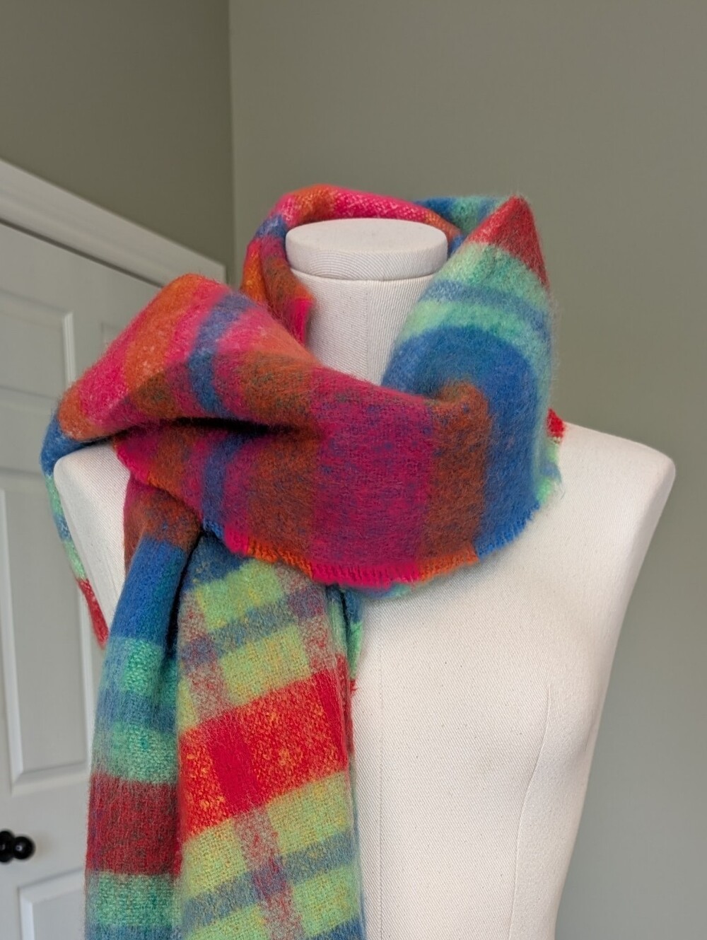 Multicolor Plaid Cozy Throw Scarf - Vibrant Pink, Blue & Green